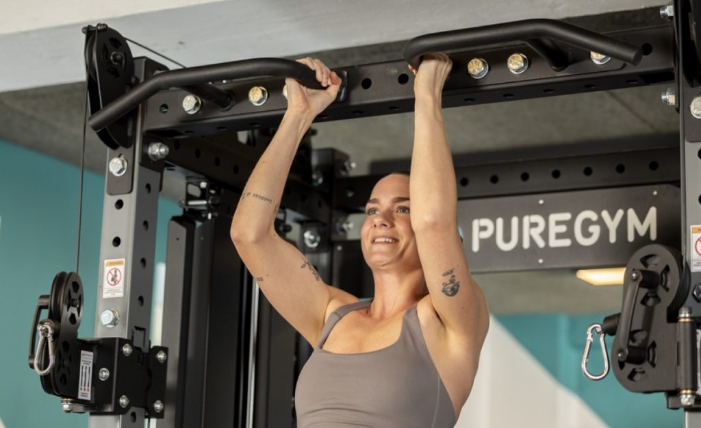 Learn the best techniques and workouts to get started with pull ups. 