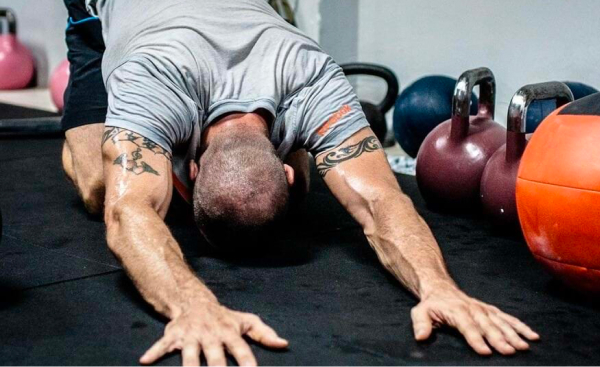 Learn how to build an effective hybrid training plan that combines strength and cardio, with example workouts, training splits, and a 12-week program.