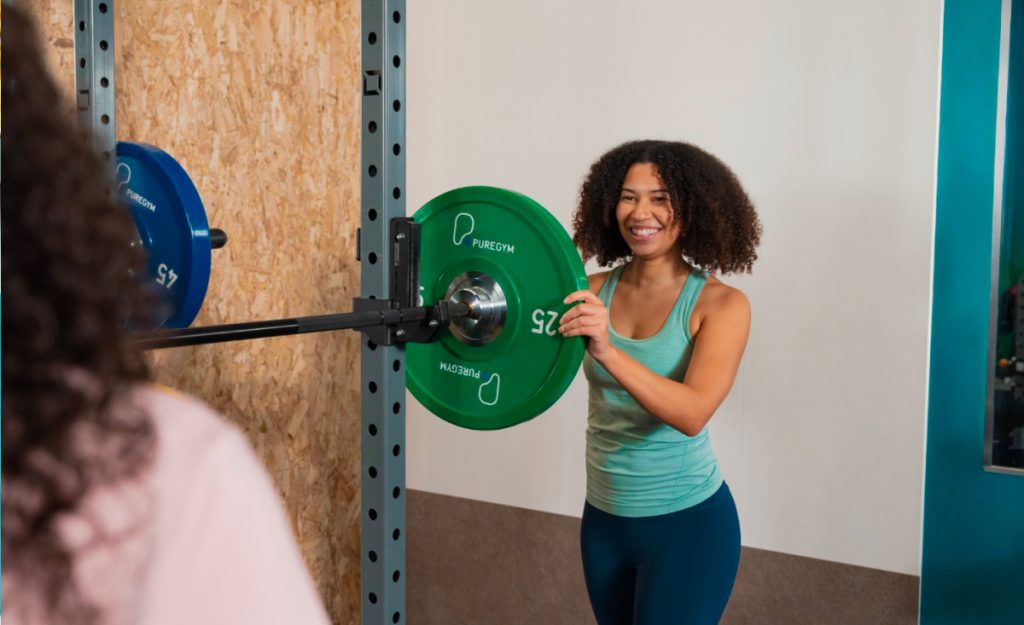 Half of non-gym-members say the gym feels scary. Here’s what to expect on your first visit and 6 proven ways to walk in with confidence.